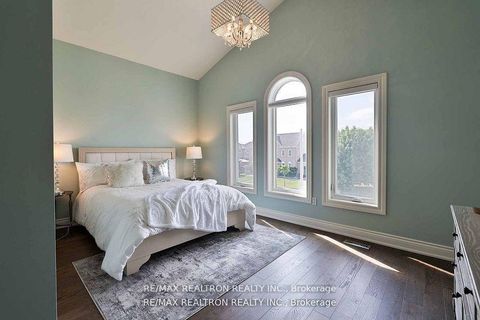 Photo 26 at 121 Broomlands Drive, Maple, Vaughan