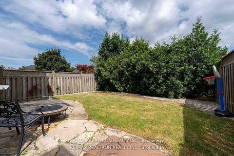 Photo 33 at 121 Broomlands Drive, Maple, Vaughan