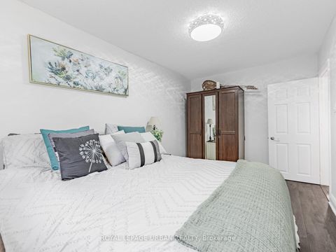 Photo 16 at 15 Maple Bush Avenue, Pelmo Park W4, Toronto