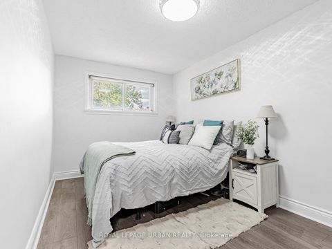 Photo 17 at 15 Maple Bush Avenue, Pelmo Park W4, Toronto