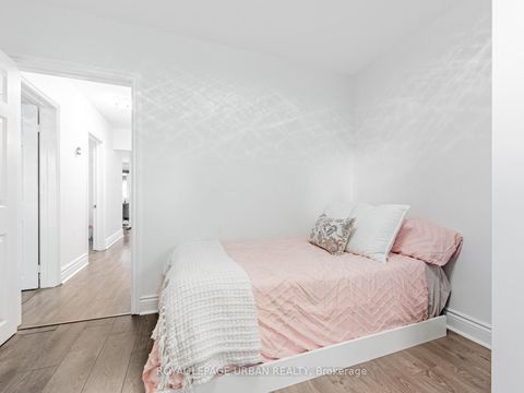 Photo 20 at 15 Maple Bush Avenue, Pelmo Park W4, Toronto