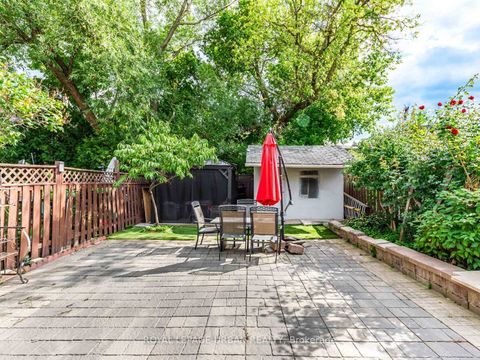 Photo 34 at 15 Maple Bush Avenue, Pelmo Park W4, Toronto