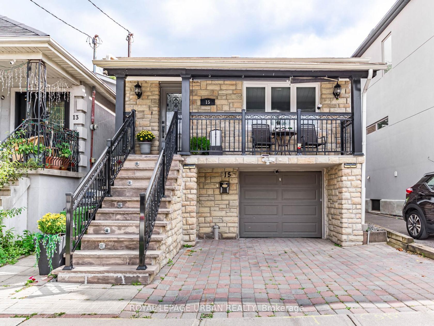 15 Maple Bush Avenue, Pelmo Park W4, Toronto 