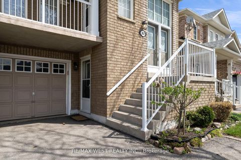 Photo 2 at 362 Avro Road, Maple, Vaughan