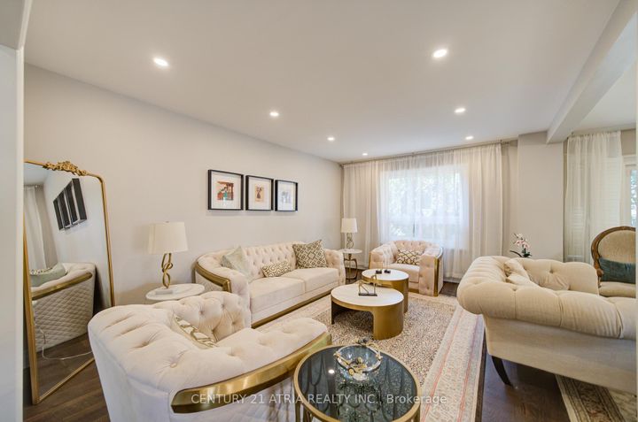 Photo 5 at 18 Park Lane Circle, South Richvale, Richmond Hill