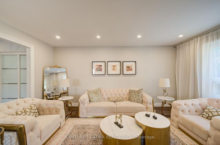 Photo 6 at 18 Park Lane Circle, South Richvale, Richmond Hill