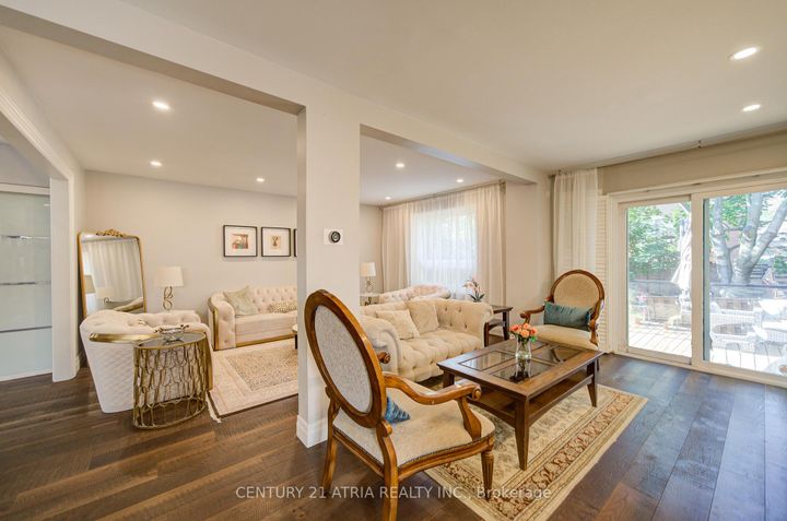 Photo 9 at 18 Park Lane Circle, South Richvale, Richmond Hill