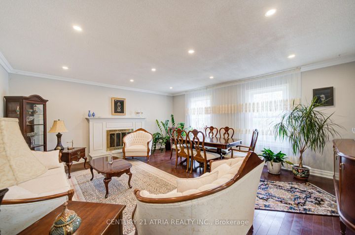 Photo 14 at 18 Park Lane Circle, South Richvale, Richmond Hill