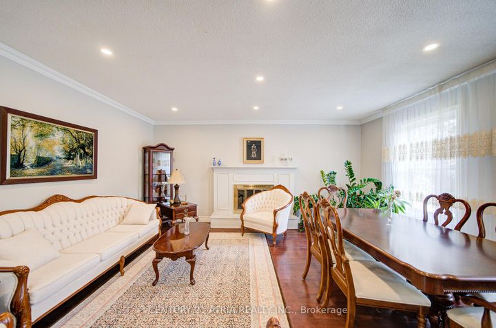 Photo 15 at 18 Park Lane Circle, South Richvale, Richmond Hill