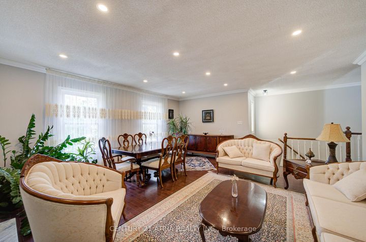 Photo 17 at 18 Park Lane Circle, South Richvale, Richmond Hill