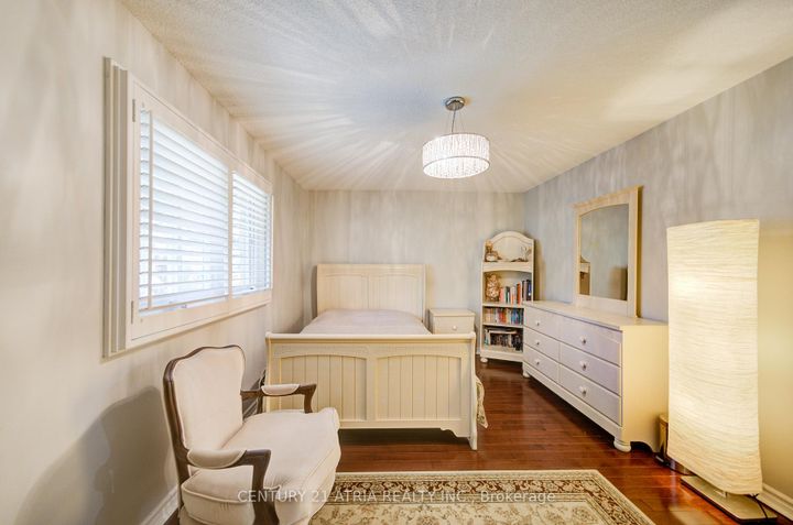 Photo 25 at 18 Park Lane Circle, South Richvale, Richmond Hill