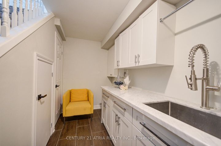 Photo 30 at 18 Park Lane Circle, South Richvale, Richmond Hill