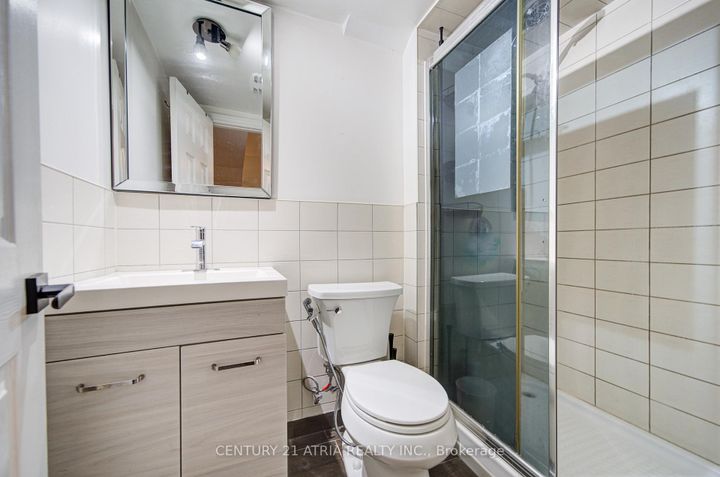 Photo 31 at 18 Park Lane Circle, South Richvale, Richmond Hill