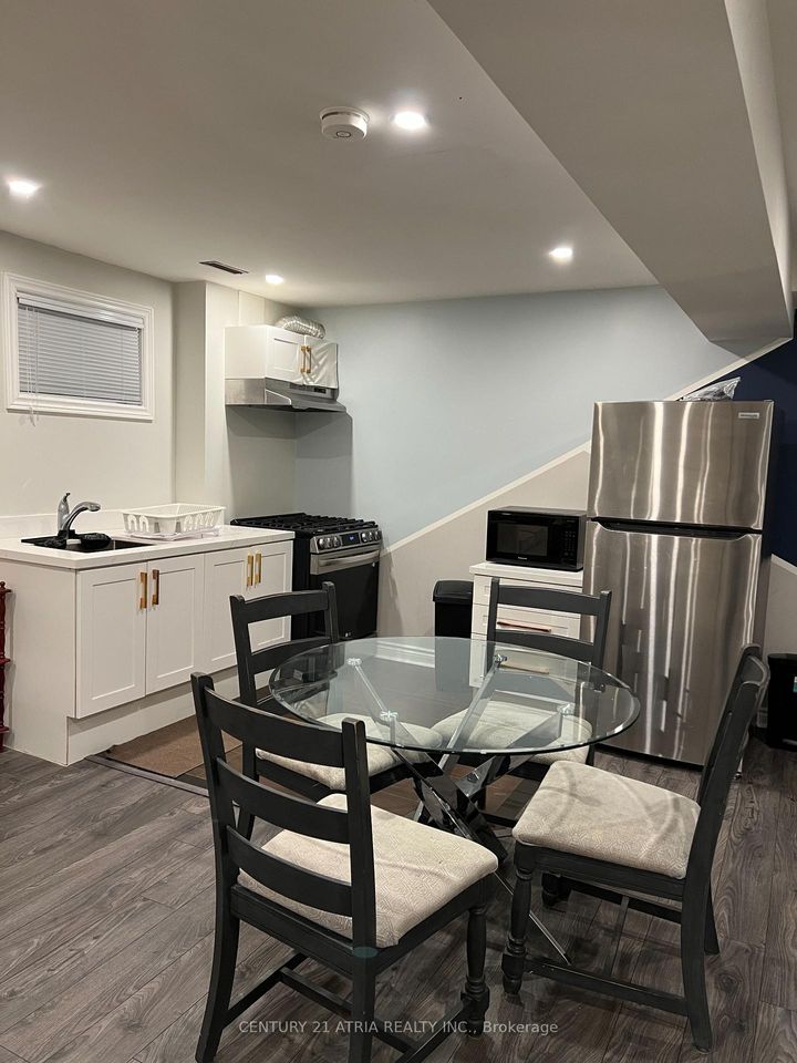 Photo 32 at 18 Park Lane Circle, South Richvale, Richmond Hill