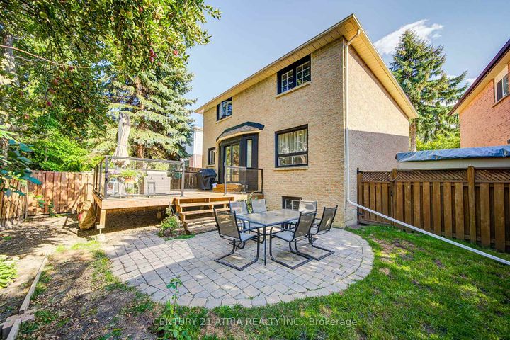 Photo 37 at 18 Park Lane Circle, South Richvale, Richmond Hill