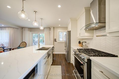 Photo 12 at 18 Park Lane Circle, South Richvale, Richmond Hill