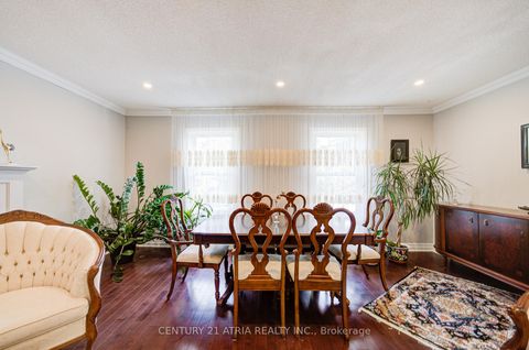 Photo 16 at 18 Park Lane Circle, South Richvale, Richmond Hill