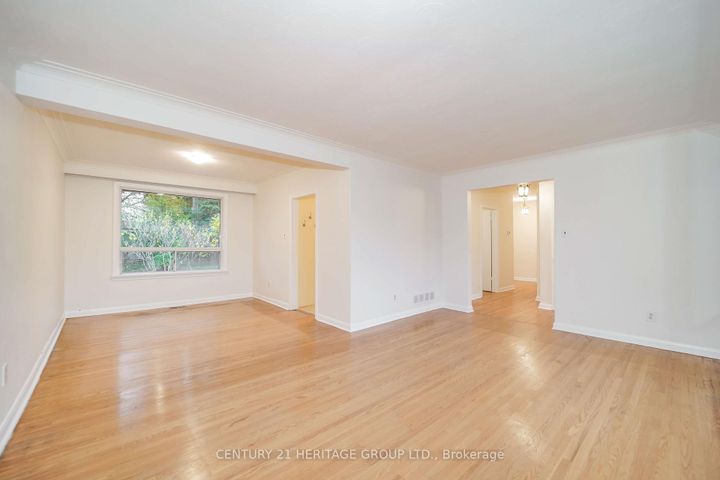 Photo 8 at 35 Caswell Drive, Newtonbrook East, Toronto