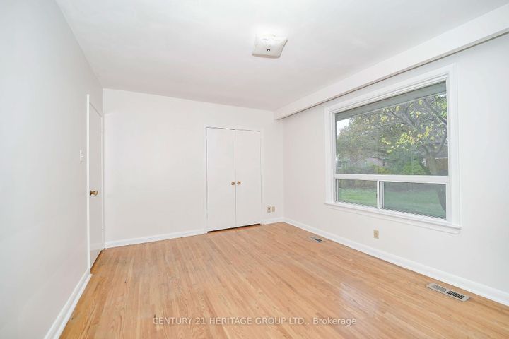 Photo 15 at 35 Caswell Drive, Newtonbrook East, Toronto