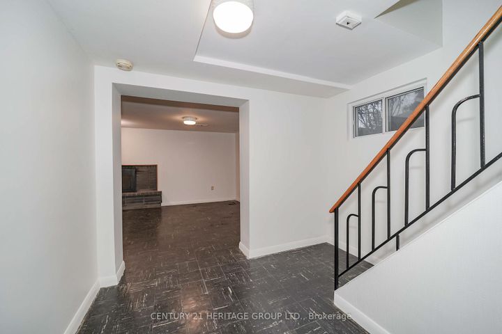 Photo 22 at 35 Caswell Drive, Newtonbrook East, Toronto