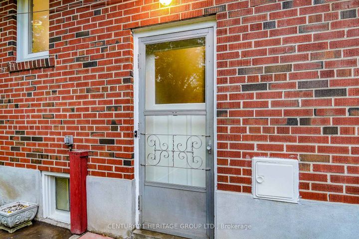 Photo 24 at 35 Caswell Drive, Newtonbrook East, Toronto