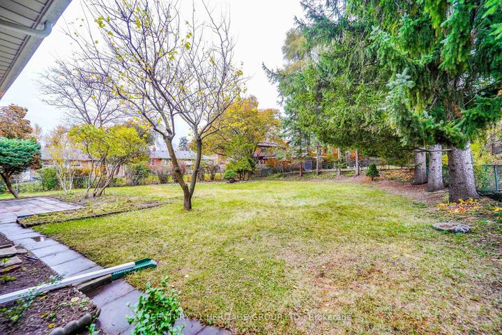 Photo 25 at 35 Caswell Drive, Newtonbrook East, Toronto