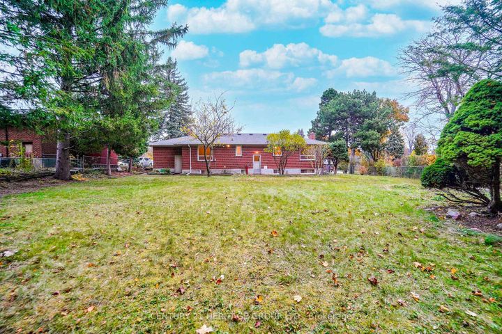 Photo 26 at 35 Caswell Drive, Newtonbrook East, Toronto