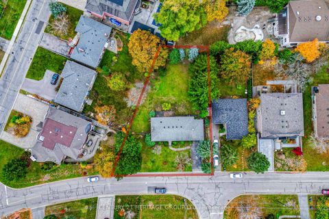 Photo 3 at 35 Caswell Drive, Newtonbrook East, Toronto