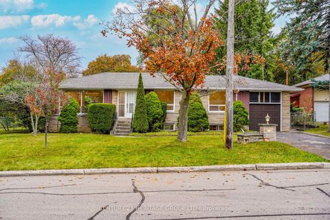 Photo 6 at 35 Caswell Drive, Newtonbrook East, Toronto