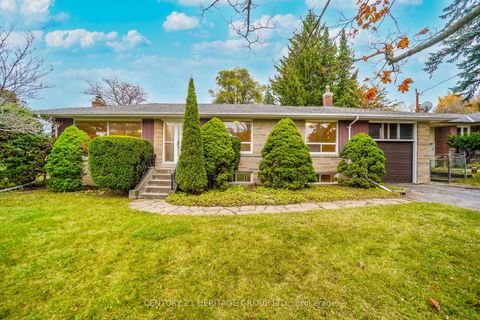 Photo 7 at 35 Caswell Drive, Newtonbrook East, Toronto