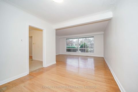 Photo 11 at 35 Caswell Drive, Newtonbrook East, Toronto