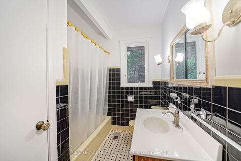 Photo 14 at 35 Caswell Drive, Newtonbrook East, Toronto