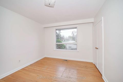 Photo 16 at 35 Caswell Drive, Newtonbrook East, Toronto