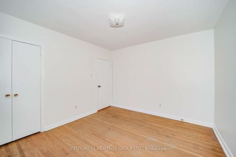 Photo 17 at 35 Caswell Drive, Newtonbrook East, Toronto