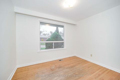 Photo 18 at 35 Caswell Drive, Newtonbrook East, Toronto
