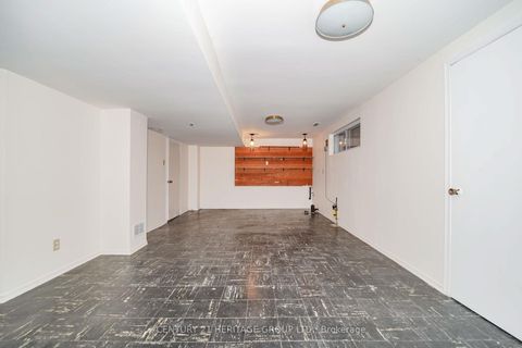 Photo 21 at 35 Caswell Drive, Newtonbrook East, Toronto
