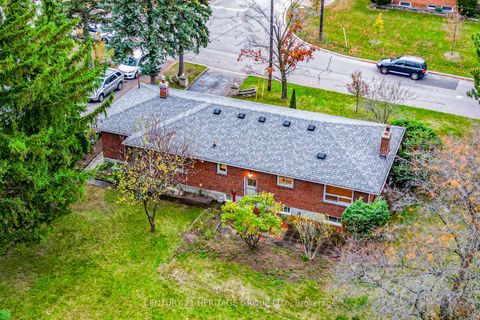 Photo 27 at 35 Caswell Drive, Newtonbrook East, Toronto