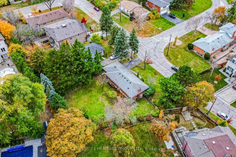 Photo 28 at 35 Caswell Drive, Newtonbrook East, Toronto