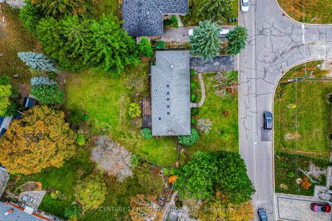 Photo 29 at 35 Caswell Drive, Newtonbrook East, Toronto