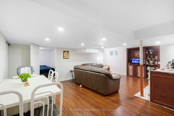 Photo 31 at 45 Nottingham Crescent, Westgate, Brampton