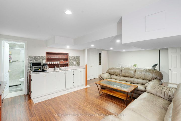 Photo 32 at 45 Nottingham Crescent, Westgate, Brampton