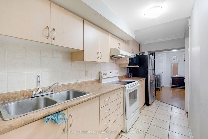 Photo 33 at 45 Nottingham Crescent, Westgate, Brampton