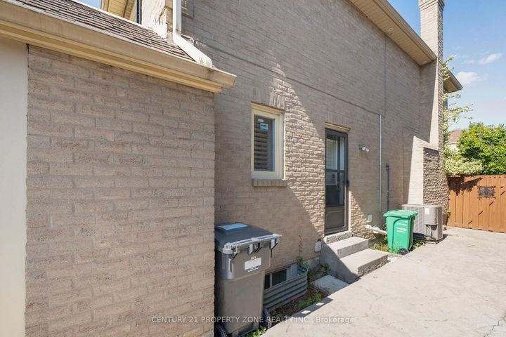 Photo 39 at 45 Nottingham Crescent, Westgate, Brampton