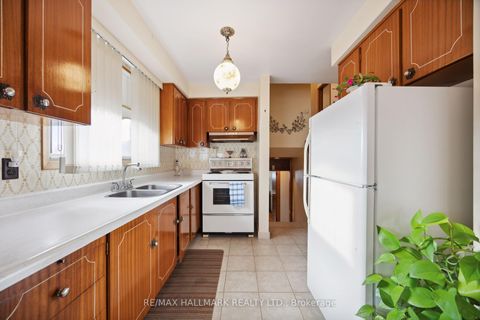 Photo 4 at 23 Lockington Court, Humbermede, Toronto