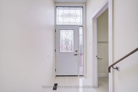 Photo 3 at 6 Sprucewood Court, L'Amoreaux, Toronto