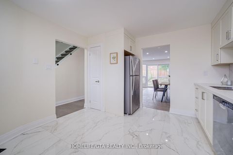 Photo 18 at 6 Sprucewood Court, L'Amoreaux, Toronto