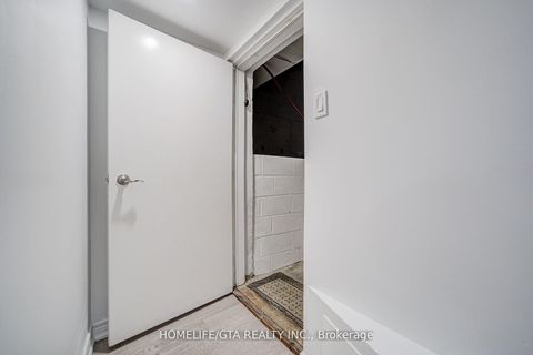 Photo 38 at 6 Sprucewood Court, L'Amoreaux, Toronto