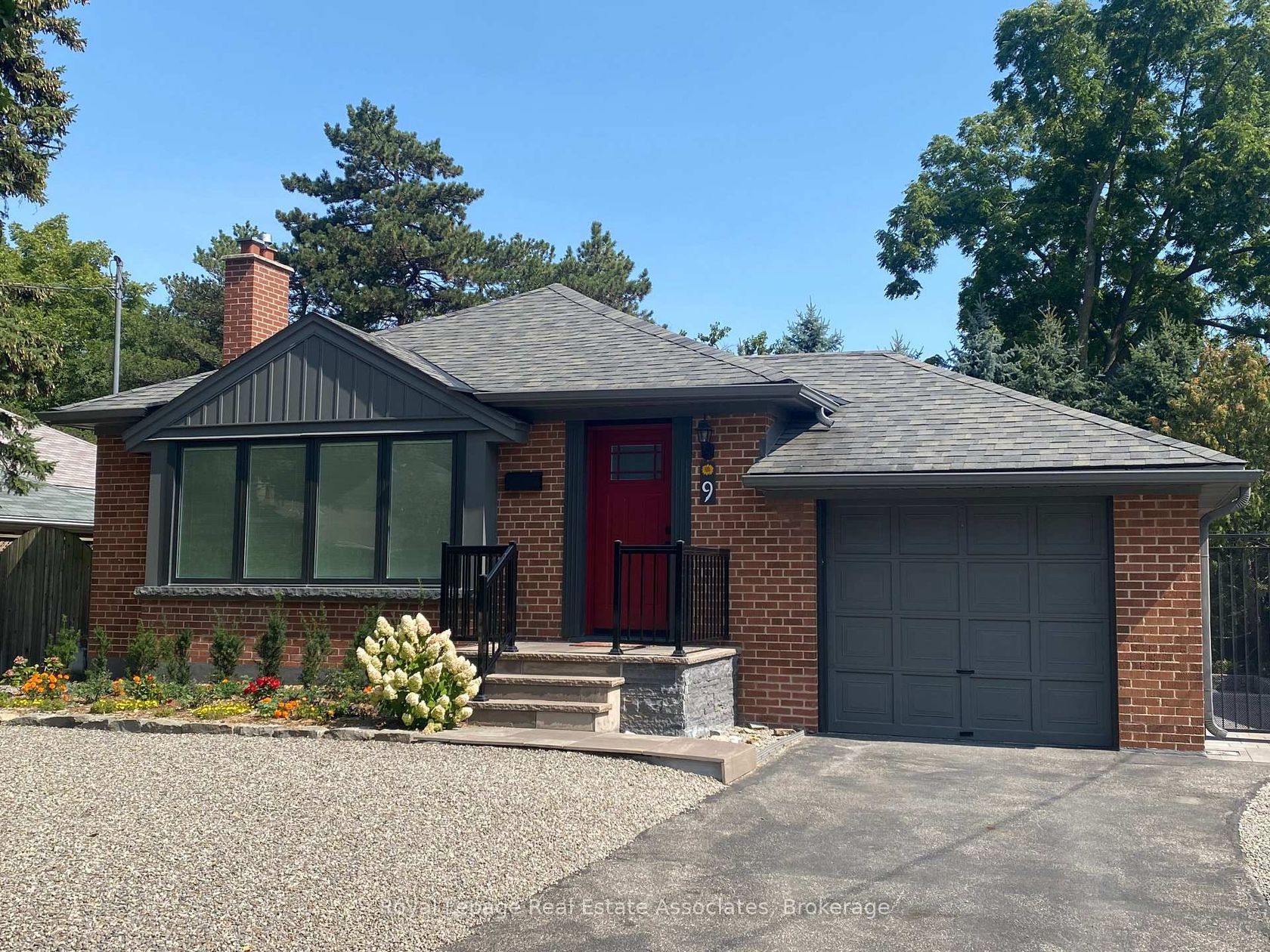 9 Sevenoaks Avenue, Queensway, Toronto 