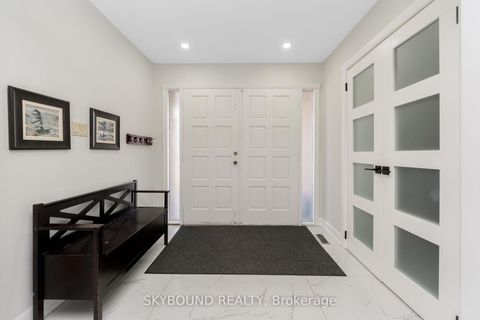 Photo 2 at 108 Zinnia Place, West Woodbridge, Vaughan