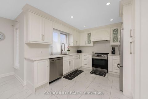 Photo 8 at 108 Zinnia Place, West Woodbridge, Vaughan